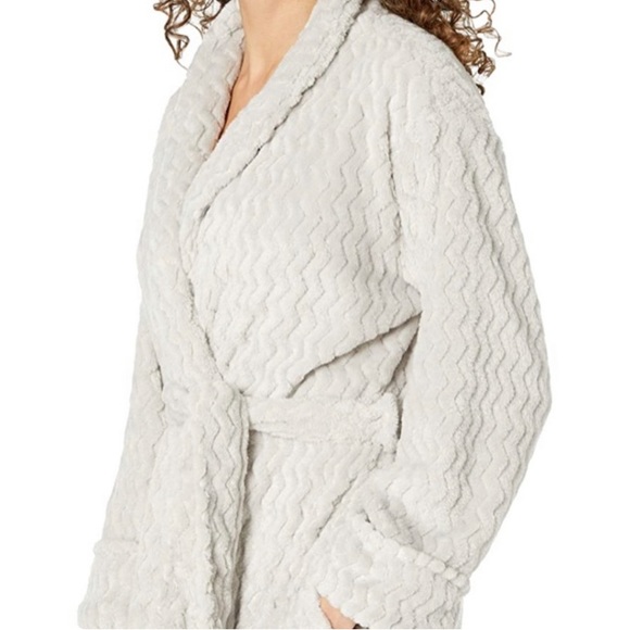 Natori Grey Geo Plush Robe NWT - Picture 4 of 8
